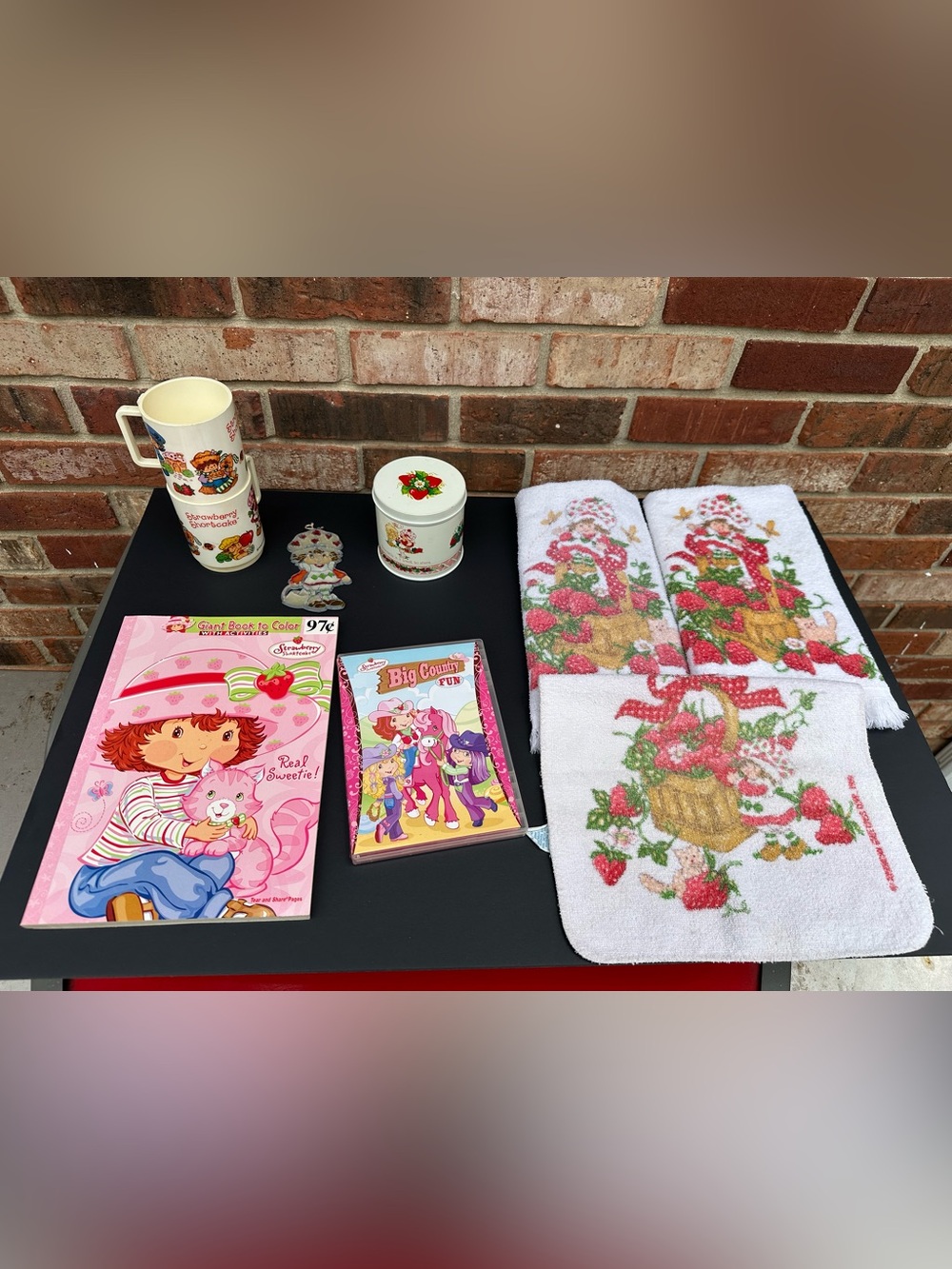 Lot 80s/‘00s Strawberry Shortcake Sun Catcher Cups Towels Tin Movie Color Book